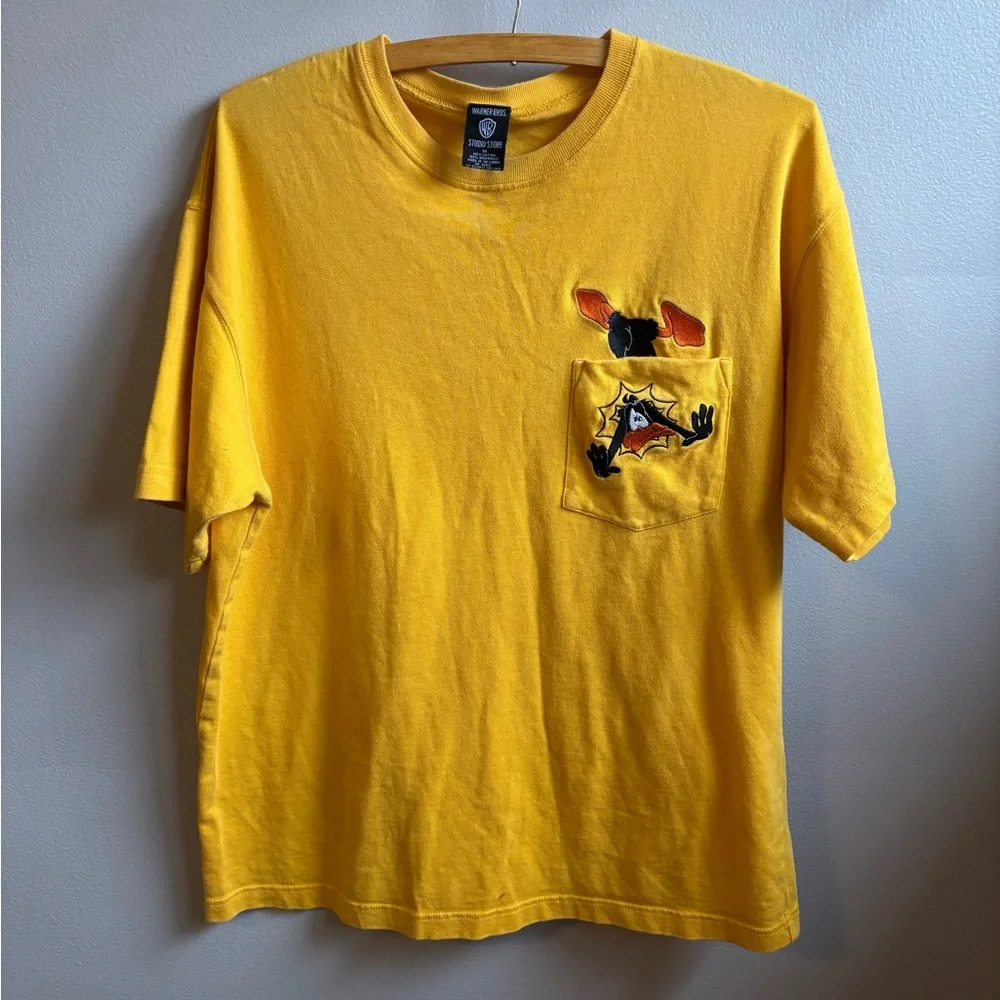 Warner Bros Studio Store Daffy Duck T-shirt Yellow Size Medium